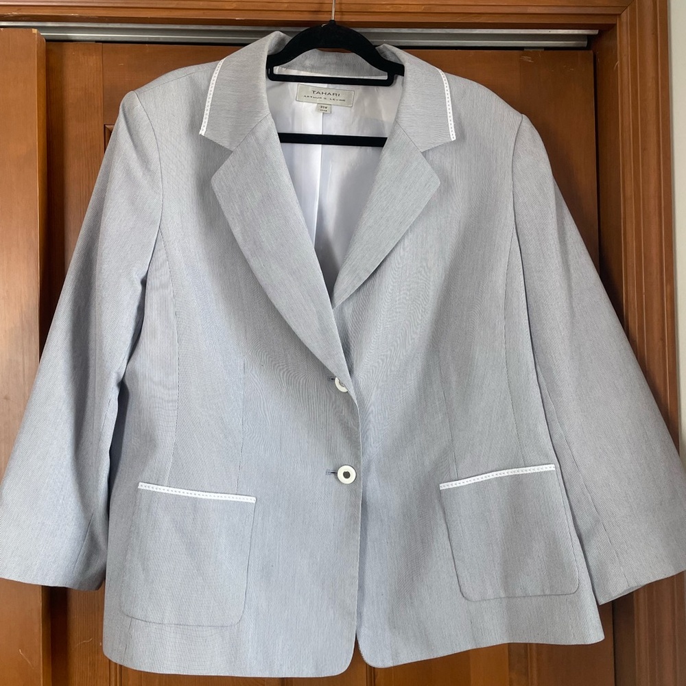 Women’s Tahari Blazer